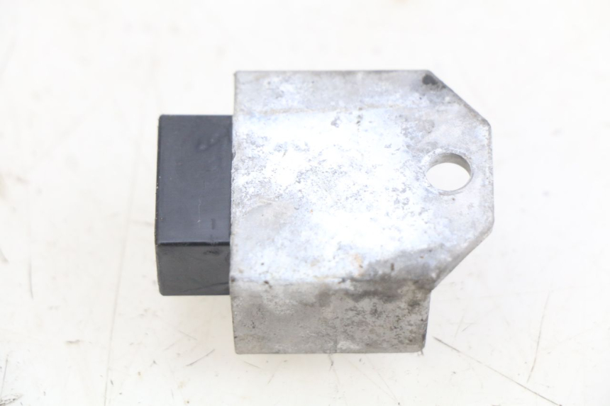 photo de RÉGULATEUR DE CHARGE PEUGEOT TREKKER 50 (1998 - 2004) - Détail de la pièce