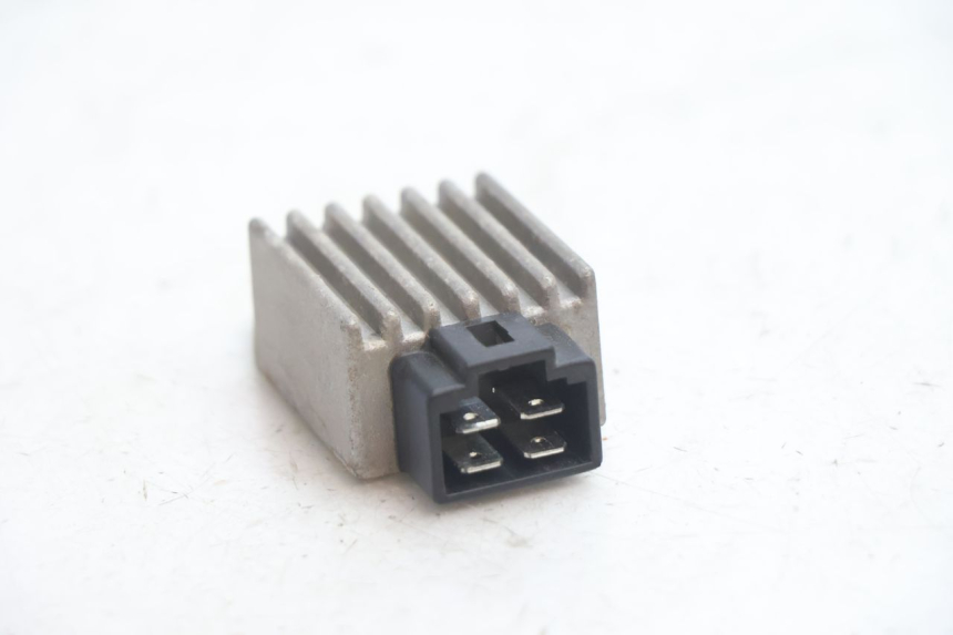 photo de RÉGULATEUR DE CHARGE PEUGEOT TREKKER 50 (1995 - 2004) - Zoom état d’usage