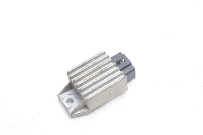 photo de RÉGULATEUR DE CHARGE PEUGEOT TREKKER 50 (1995 - 2004) - Détail de la pièce