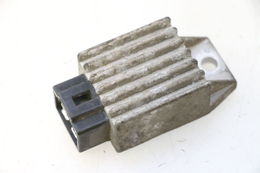 photo de RÉGULATEUR DE CHARGE PEUGEOT TREKKER 50 (1995 - 2004) - Vue principale