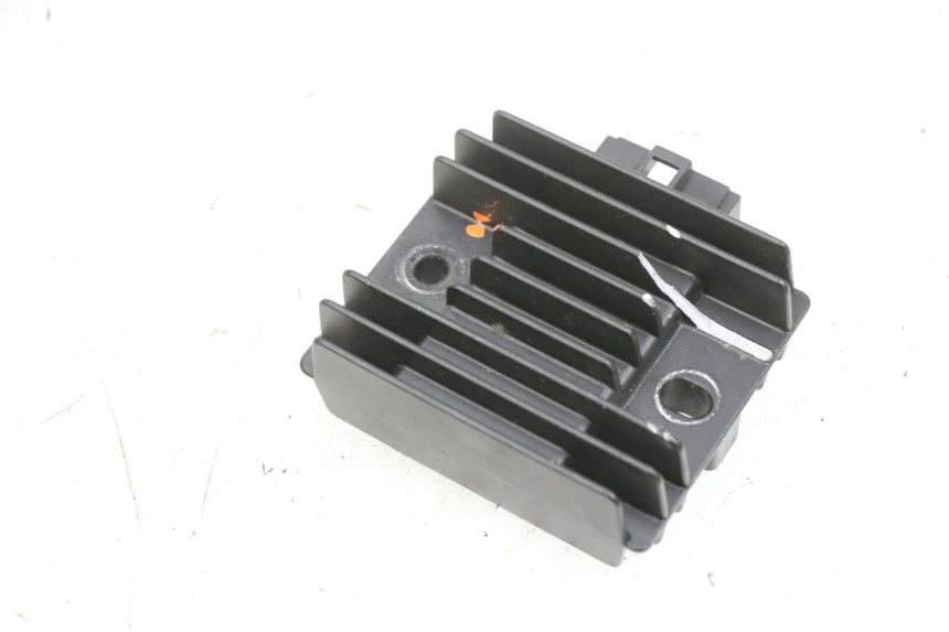 photo de REGULATEUR CHARGE YAMAHA TRICITY 300 (2020 - 2024) - Vue d’ensemble