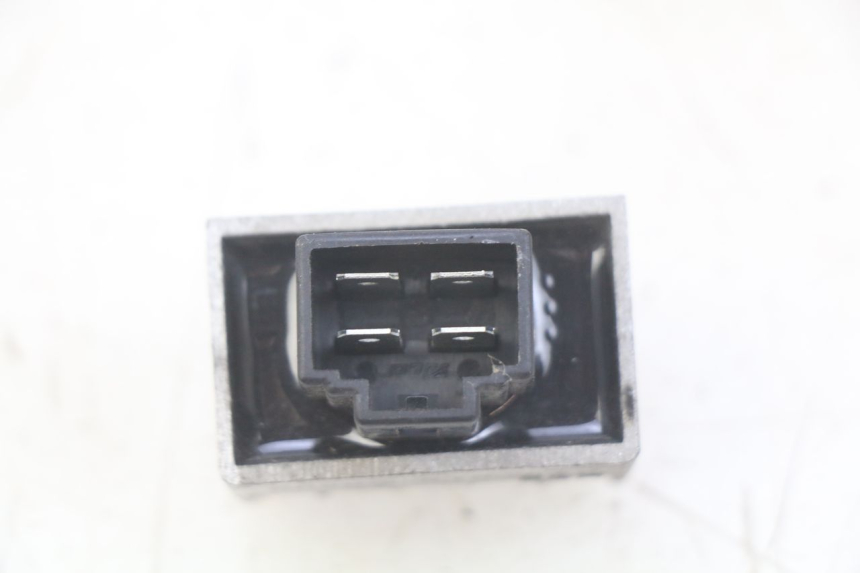 photo de RÉGULATEUR DE CHARGE PEUGEOT TWEET 4T 50 (2010 - 2014) - Zoom état d’usage