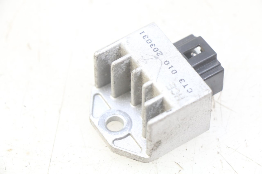 photo de RÉGULATEUR DE CHARGE PEUGEOT TWEET 4T 50 (2010 - 2014) - Autre angle de vue