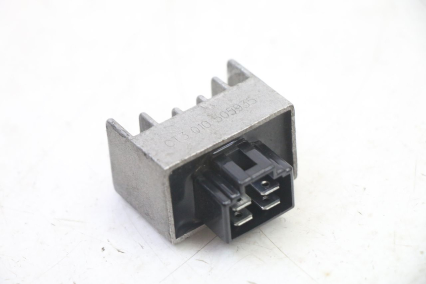 photo de REGULATEUR CHARGE PEUGEOT TWEET 4T 50 (2014 - 2019) - Détail de la pièce