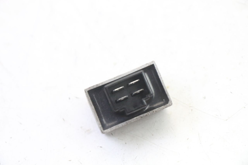 photo de REGULATEUR CHARGE PEUGEOT TWEET 4T 50 (2014 - 2019) - Gros plan technique