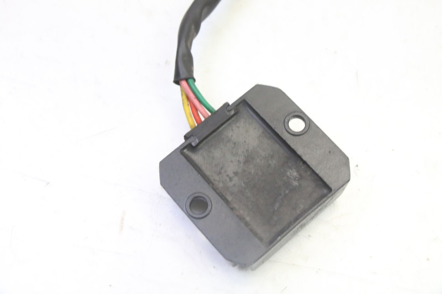 photo de REGULATEUR CHARGE PEUGEOT TWEET 4T 50 (2018 - 2022) - Gros plan technique
