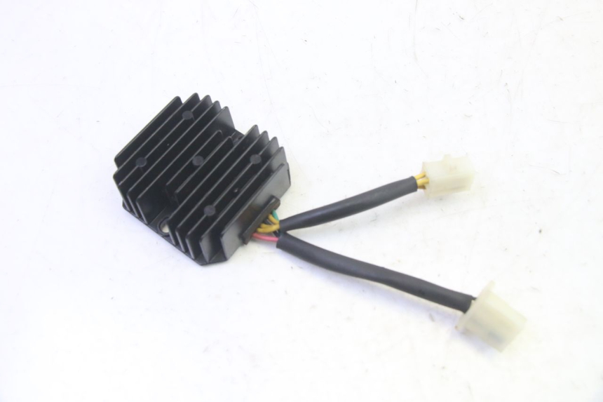 photo de REGULATEUR CHARGE PEUGEOT TWEET PRO EFI 4T 50 (2021 - 2022) - Détail de la pièce