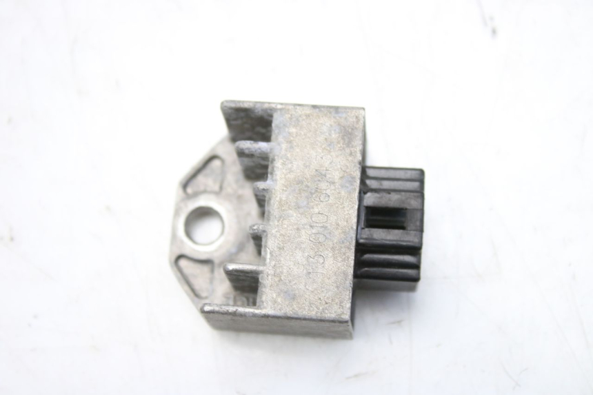 photo de REGULATEUR CHARGE PEUGEOT TWEET 125 (2010 - 2017) - Vue d’ensemble