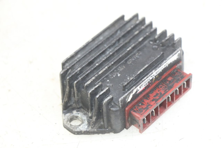 photo de REGULATEUR CHARGE PIAGGIO TYPHOON 50 (1993 - 1999) - Détail de la pièce