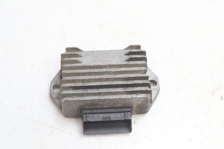photo de REGULATEUR CHARGE PIAGGIO TYPHOON 50 (2000 - 2009) - Vue principale