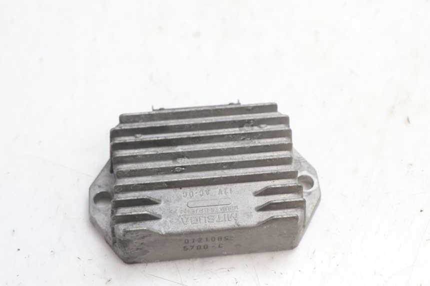 photo de REGULATEUR CHARGE PIAGGIO TYPHOON 50 (2000 - 2009) - Détail de la pièce