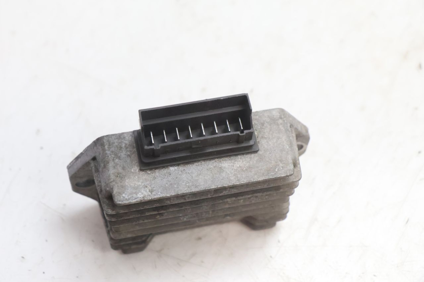 photo de REGULATEUR CHARGE PIAGGIO TYPHOON 50 (2000 - 2009) - Zoom état d’usage