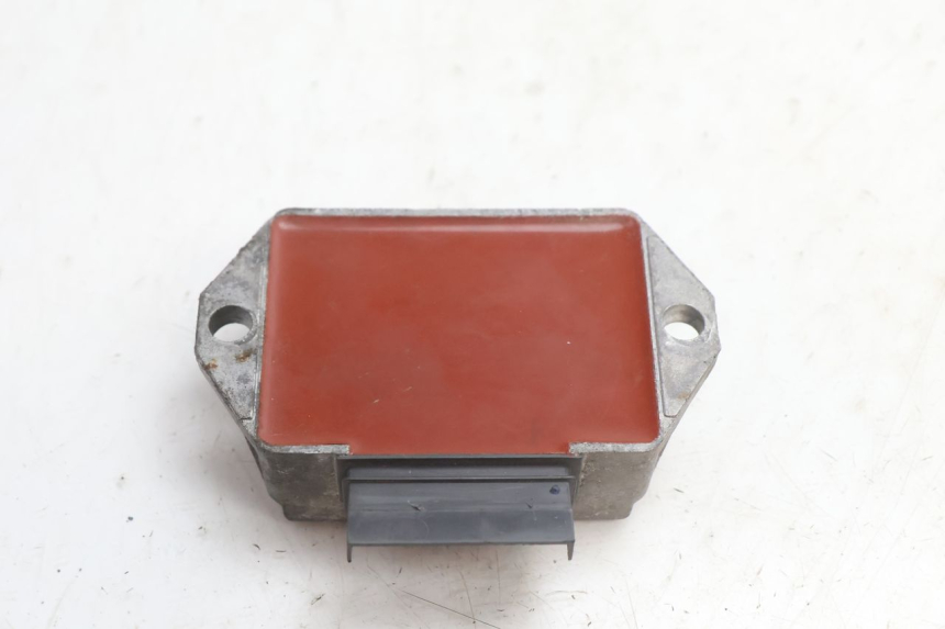 photo de REGULATEUR CHARGE PIAGGIO TYPHOON 50 (2000 - 2009) - Autre angle de vue