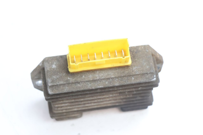 photo de REGULATEUR CHARGE PIAGGIO TYPHOON 50 (2000 - 2009) - Autre angle de vue