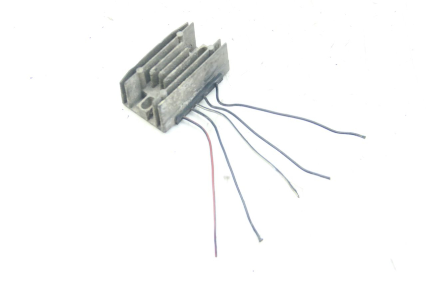 photo de REGULATEUR CHARGE SUZUKI UH BURGMAN 125 (2002 - 2006) - Détail de la pièce