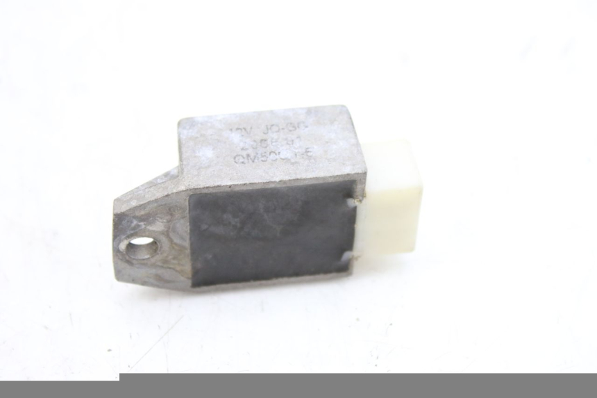 photo de RÉGULATEUR DE CHARGE PEUGEOT V-CLIC VCLIC 50 (2007 - 2013) - Gros plan technique