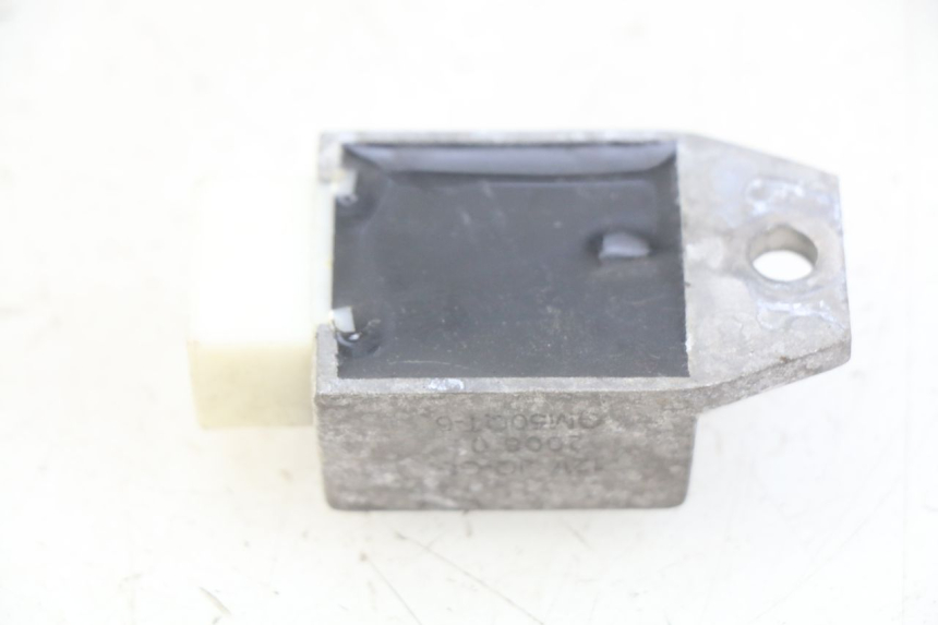 photo de RÉGULATEUR DE CHARGE PEUGEOT V-CLIC VCLIC 50 (2007 - 2013) - Zoom état d’usage