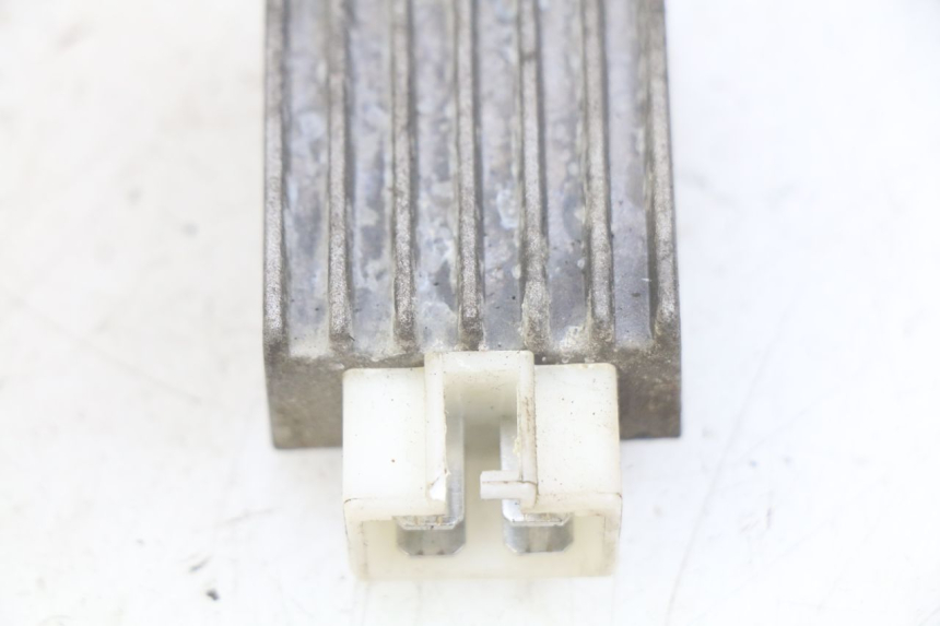 photo de RÉGULATEUR DE CHARGE PEUGEOT V-CLIC VCLIC 50 (2007 - 2013) - Gros plan technique
