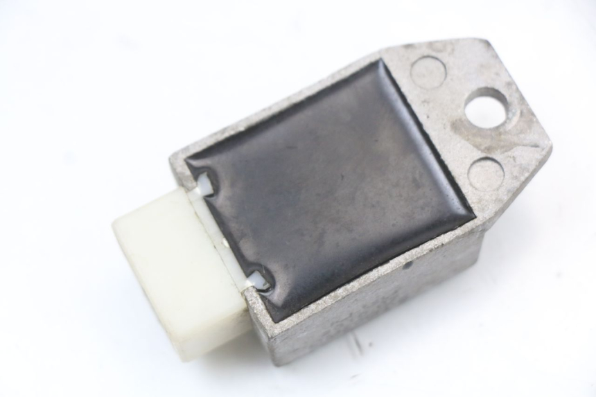 photo de RÉGULATEUR DE CHARGE PEUGEOT V-CLIC VCLIC 50 (2007 - 2013) - Autre angle de vue