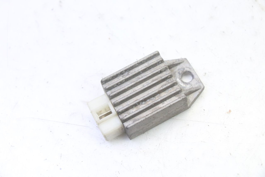 photo de RÉGULATEUR DE CHARGE PEUGEOT V-CLIC VCLIC 50 (2007 - 2013) - Détail de la pièce