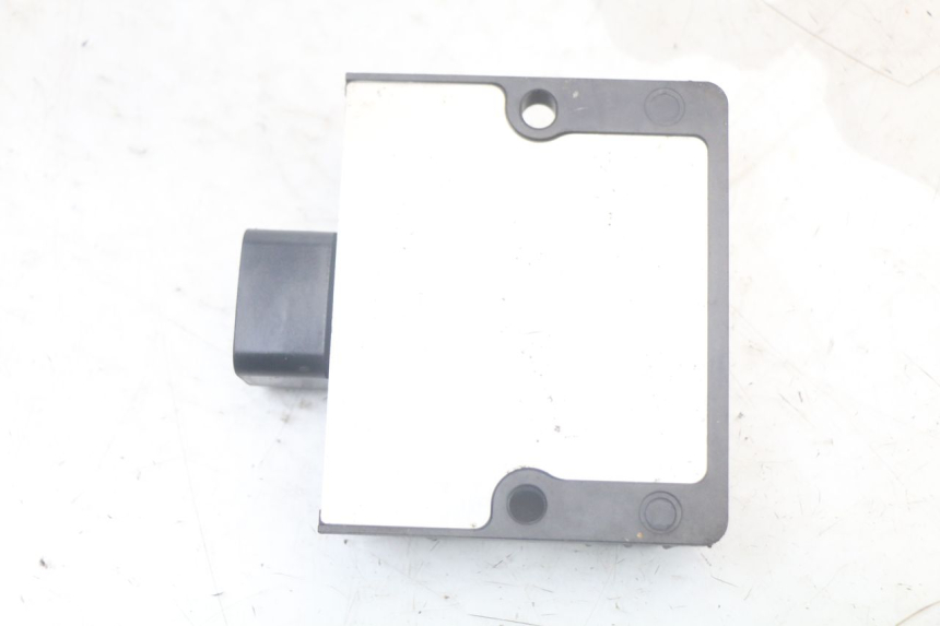 photo de REGULATEUR CHARGE KAWASAKI VERSYS ABS 650 (2015 - 2018) - Gros plan technique