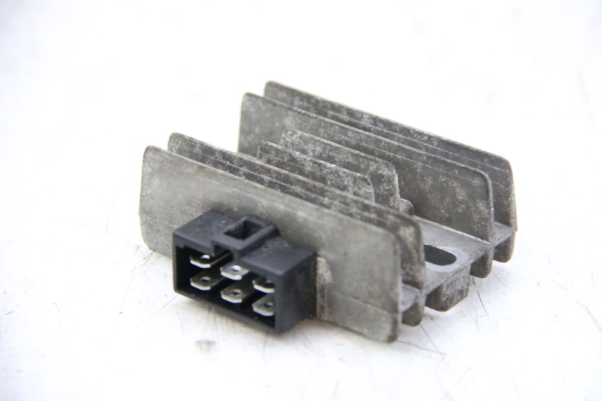 photo de RÉGULATEUR DE CHARGE PIAGGIO VESPA GRANTURISMO 125 (2003 - 2007) - Autre angle de vue