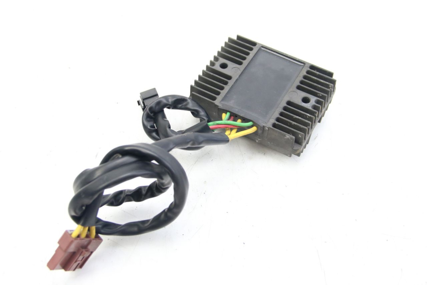 photo de REGULATEUR CHARGE PIAGGIO VESPA GTS SUPER IE 125 (2009 - 2016) - Détail de la pièce