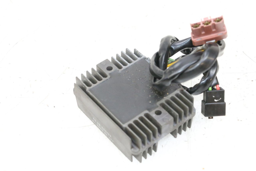 photo de REGULATEUR CHARGE PIAGGIO VESPA GTS SUPER IE 125 (2009 - 2016) - Vue d’ensemble