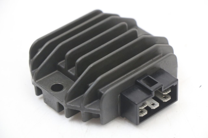 photo de REGULATEUR CHARGE PIAGGIO VESPA LX 125 (2005 - 2010) - Vue principale