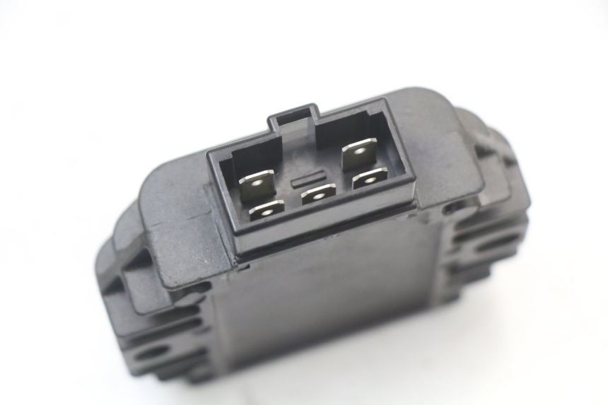 photo de REGULATEUR CHARGE PIAGGIO VESPA LX 125 (2005 - 2010) - Détail de la pièce