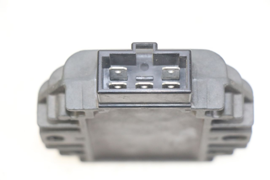 photo de RÉGULATEUR DE CHARGE PIAGGIO VESPA LXV 125 (2006 - 2009) - Détail de la pièce