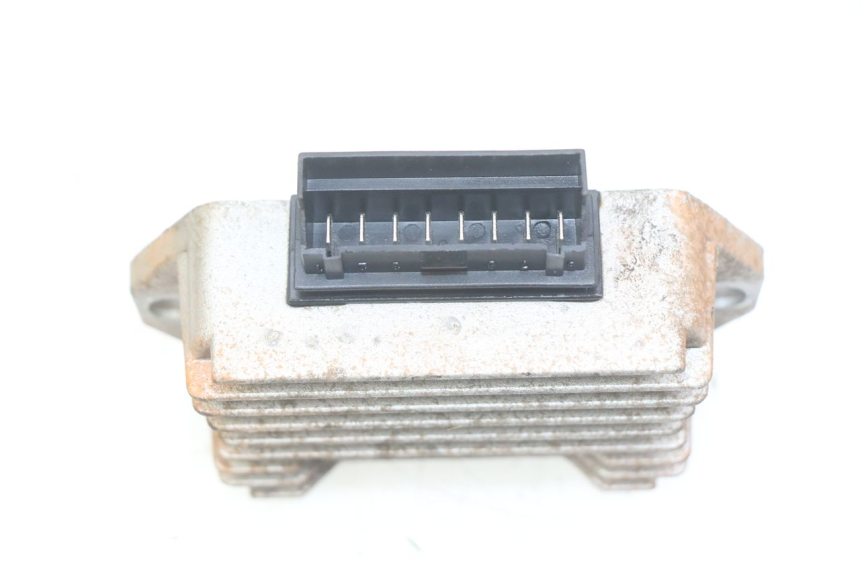 photo de REGULATEUR CHARGE PIAGGIO VESPA S 2T 50 (2007 - 2014) - Détail de la pièce