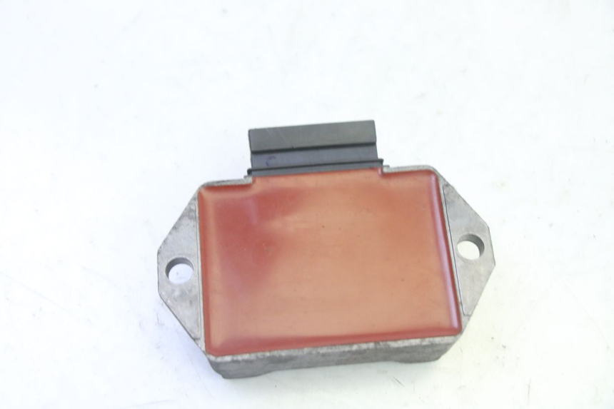photo de REGULATEUR CHARGE PIAGGIO VESPA S 2T 50 (2007 - 2014) - Autre angle de vue