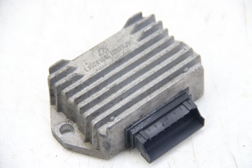 photo de RÉGULATEUR DE CHARGE PIAGGIO VESPA SPRINT 2T 50 (2014 - 2018) - Autre angle de vue