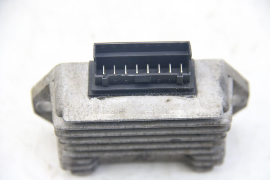 photo de RÉGULATEUR DE CHARGE PIAGGIO VESPA SPRINT 2T 50 (2014 - 2018) - Points de fixation