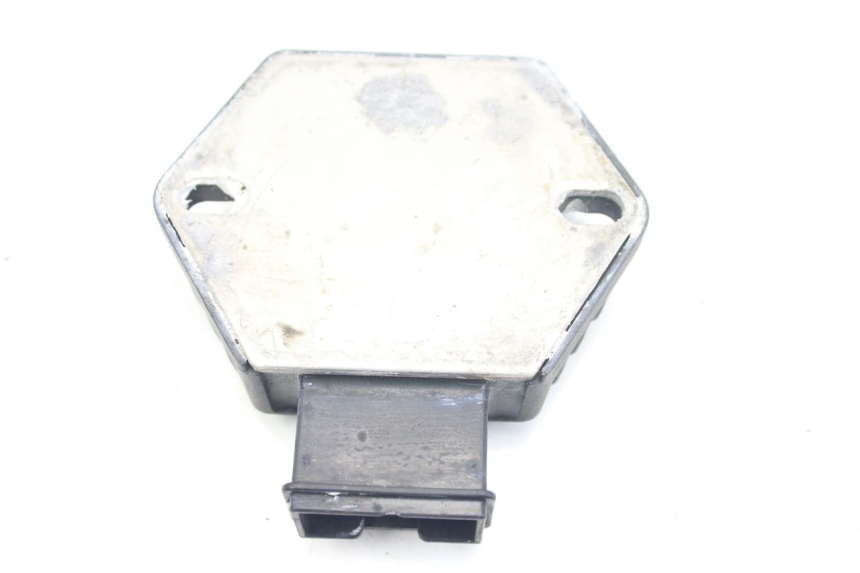 photo de REGULATEUR CHARGE HONDA VFR FI RC46 800 (1998 - 2001) - Points de fixation