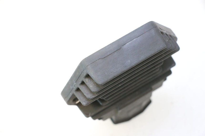 photo de REGULATEUR CHARGE HONDA VFR FI RC46 800 (1998 - 2001) - État de surface