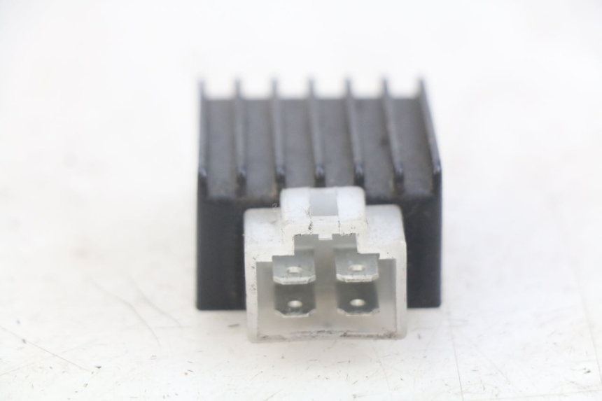 photo de REGULATEUR CHARGE PEUGEOT VIVACITY NEW 2T 50 (2008 - 2017) - Détail de la pièce