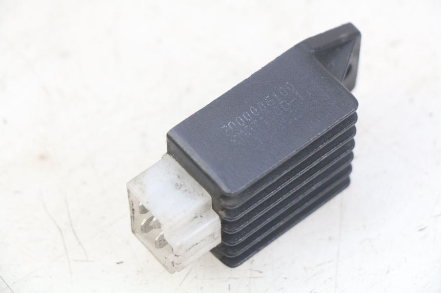 photo de REGULATEUR CHARGE PEUGEOT VIVACITY NEW 2T 50 (2008 - 2017) - Zoom état d’usage