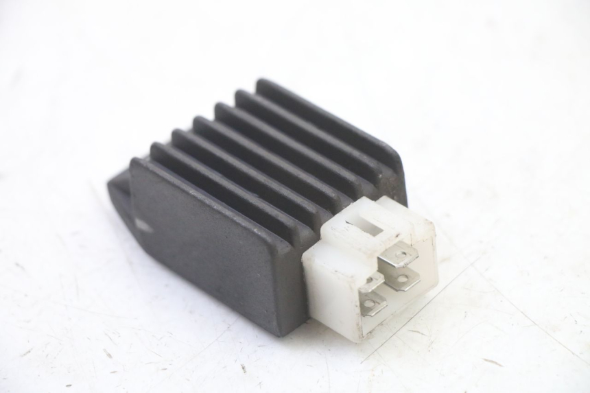 photo de REGULATEUR CHARGE PEUGEOT VIVACITY NEW 2T 50 (2008 - 2017) - Détail de la pièce