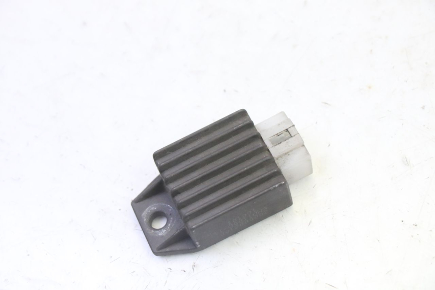 photo de REGULATEUR CHARGE PEUGEOT VIVACITY NEW 2T 50 (2008 - 2017) - Détail de la pièce