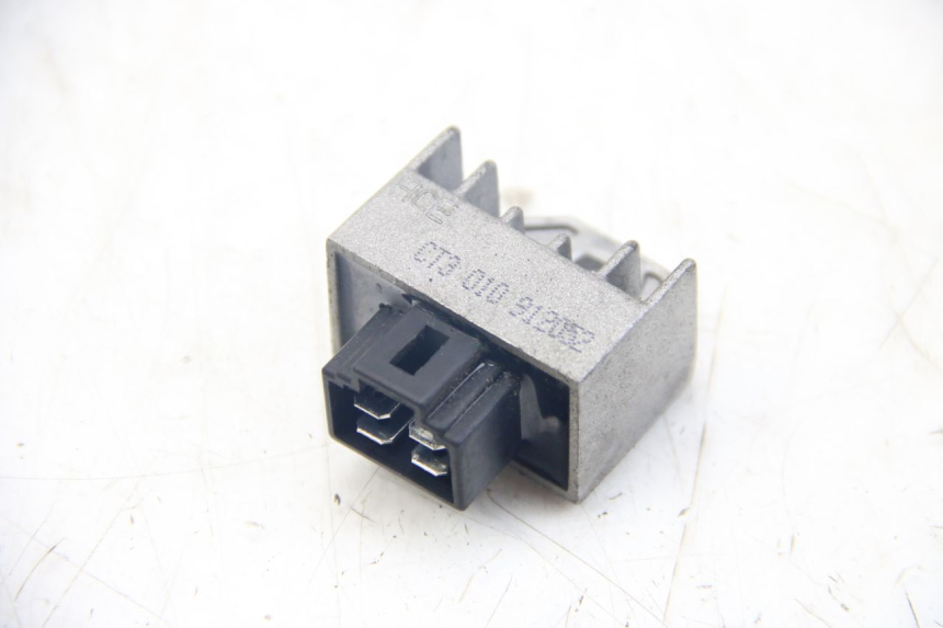 photo de RÉGULATEUR DE CHARGE PEUGEOT VIVACITY NEW 4T 50 (2008 - 2017) - Détail de la pièce