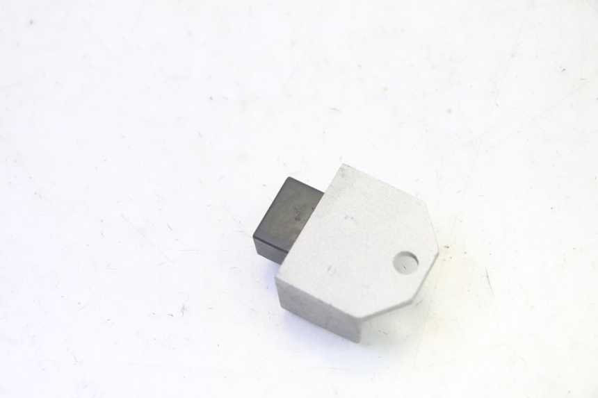 photo de RÉGULATEUR DE CHARGE PEUGEOT VIVACITY NEW 4T 50 (2008 - 2017) - Autre angle de vue