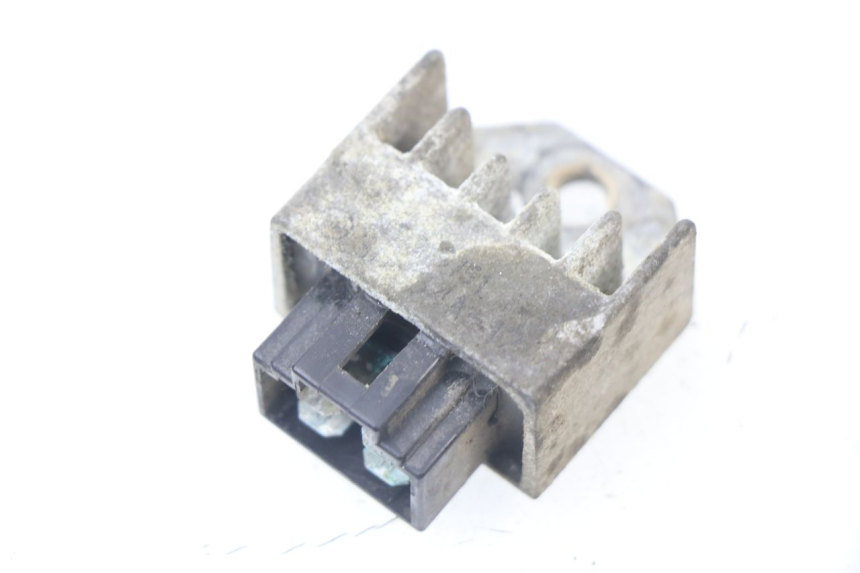 photo de REGULATEUR CHARGE PEUGEOT VIVACITY 50 (2004 - 2009) - Autre angle de vue