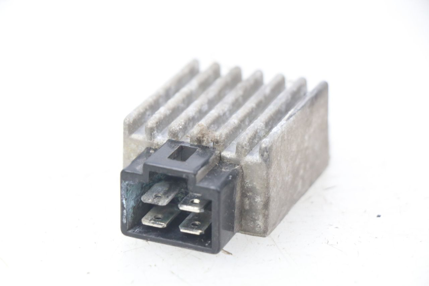 photo de REGULATEUR CHARGE PEUGEOT VIVACITY 50 (1998 - 2003) - Détail de la pièce