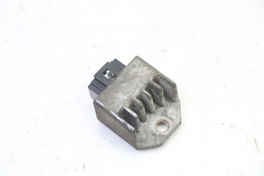 photo de REGULATEUR CHARGE PEUGEOT VIVACITY 50 (2004 - 2009) - Détail de la pièce