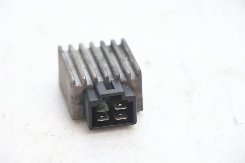 photo de REGULATEUR CHARGE PEUGEOT VIVACITY 50 (1998 - 2003) - Zoom état d’usage