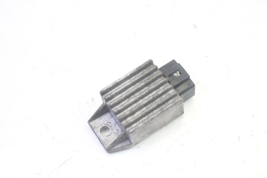 photo de REGULATEUR CHARGE PEUGEOT VIVACITY 100 (1999 - 2008) - Zoom état d’usage