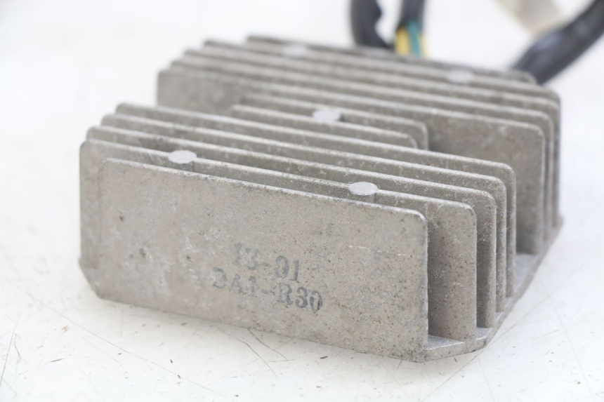 photo de REGULATEUR CHARGE DAELIM VJ ROADWIN FI 125 (2008 - 2017) - Détail de la pièce