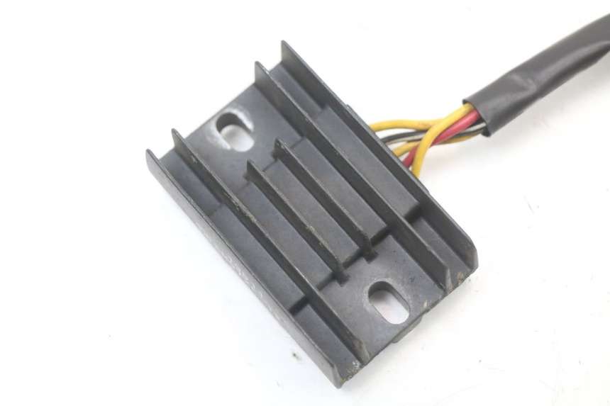 photo de REGULATEUR CHARGE SUZUKI VL INTRUDER 125 (2004 - 2007) - Détail de la pièce